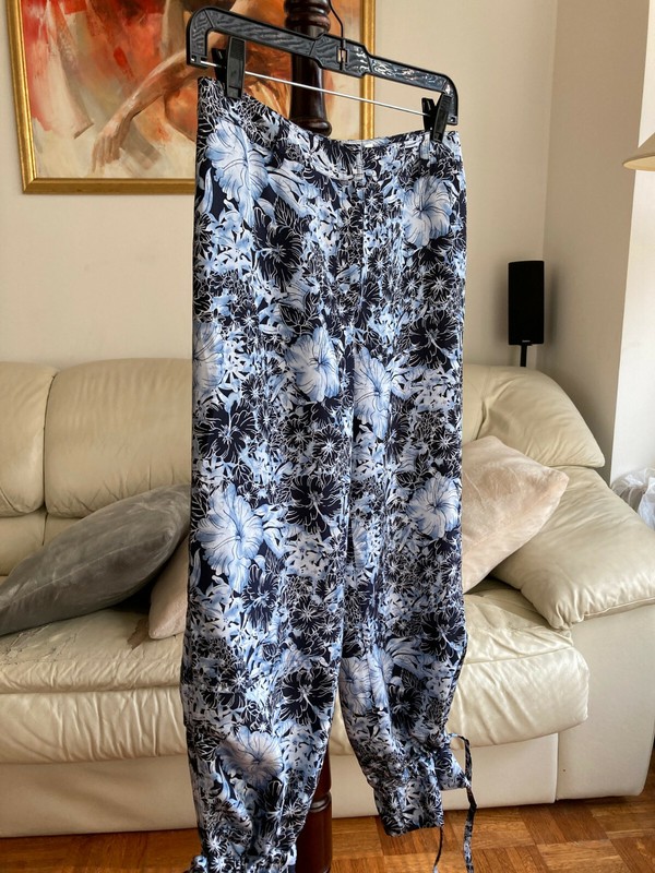 Dana Buchman Silk Black/Blue Pants With Ties At Ankles – New