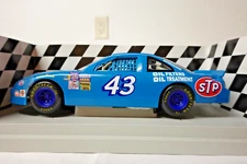 ERTL 7802 RICHARD PETTY STP 25TH ANNIVERSARY  AMERICAN MUSCLE 1:18 SCALE N.I.B.