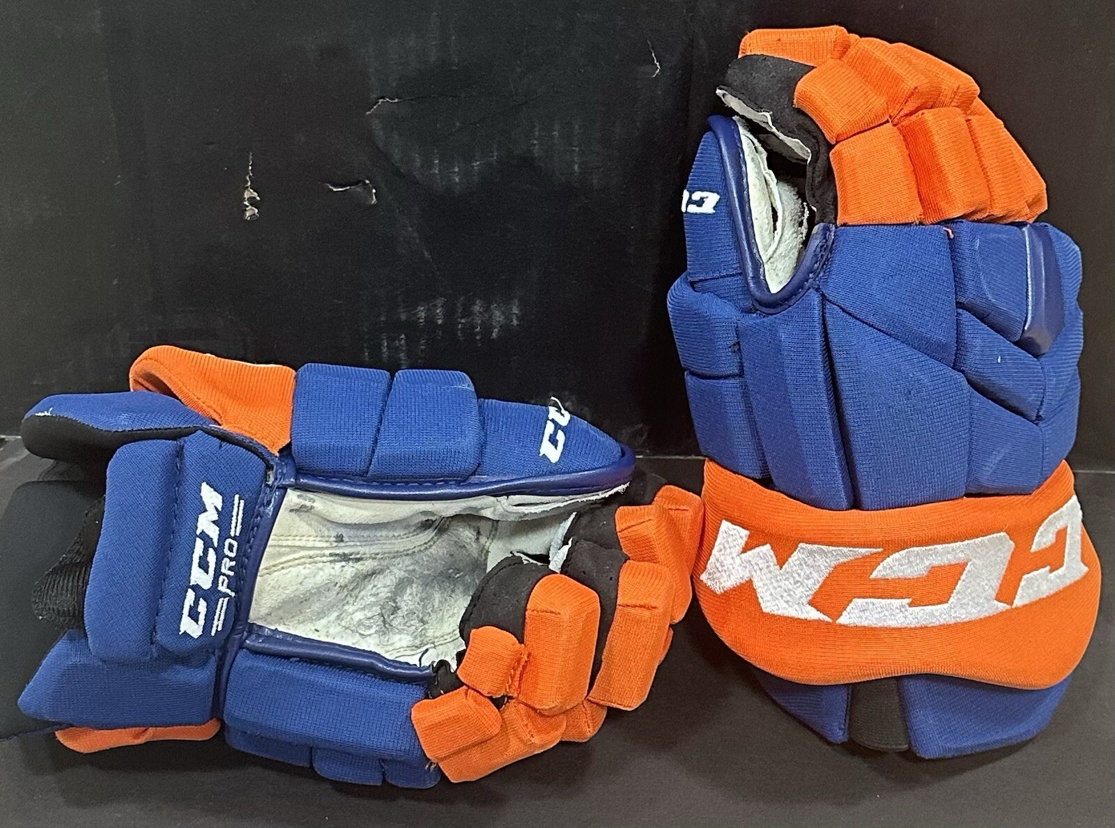 New York Islanders Game Used Player Worn CCM Hockey Gloves Pair Steiner LOA