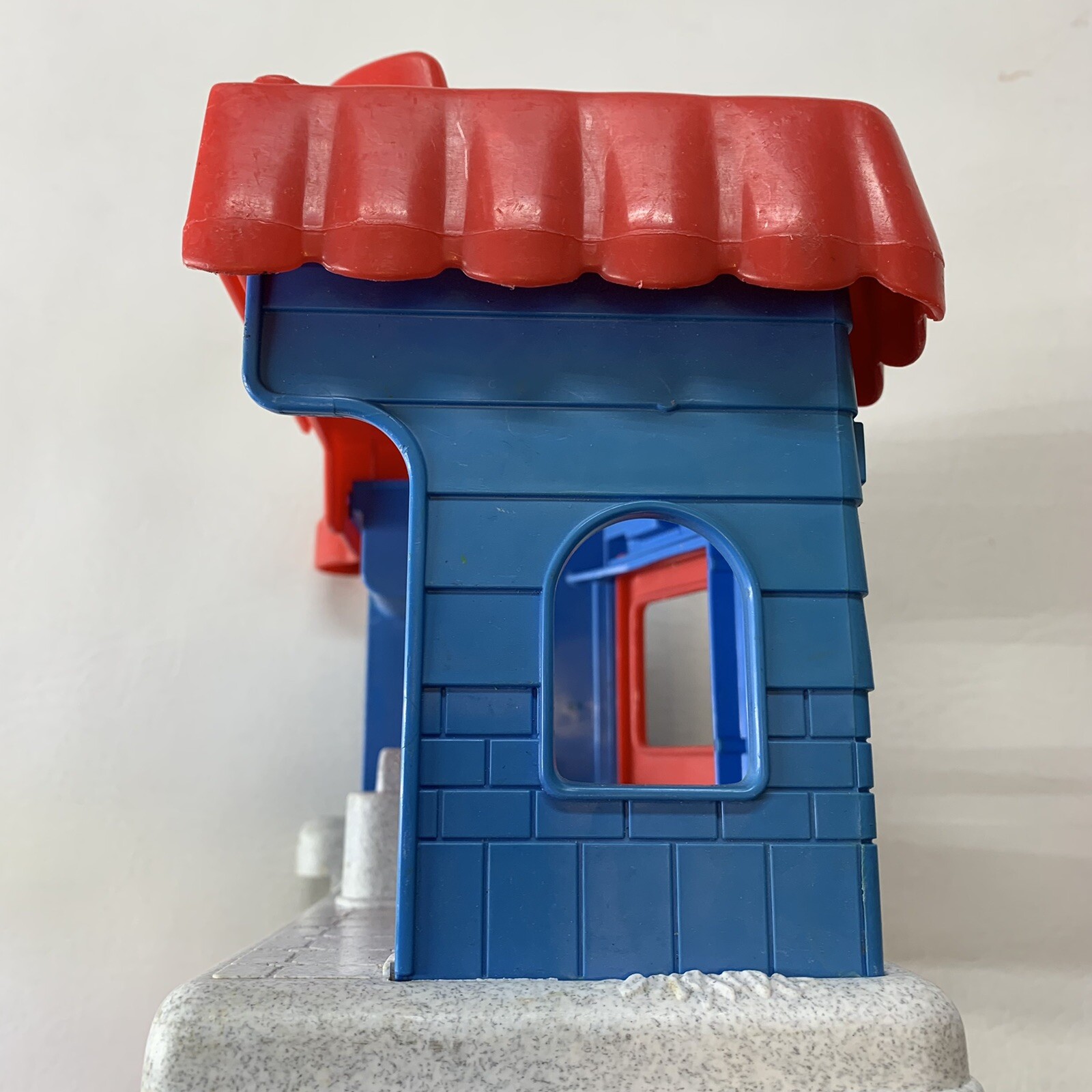 Fisher Price 1998 Little People Main Street Vintage Car Wash Diner
