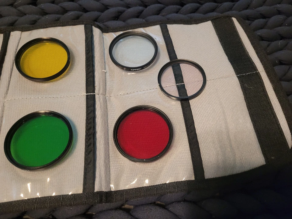 Tiffen, Hoya, Vivitar, Cokin - Assortment of filters in folding Tamrac case - Image 4 of 4