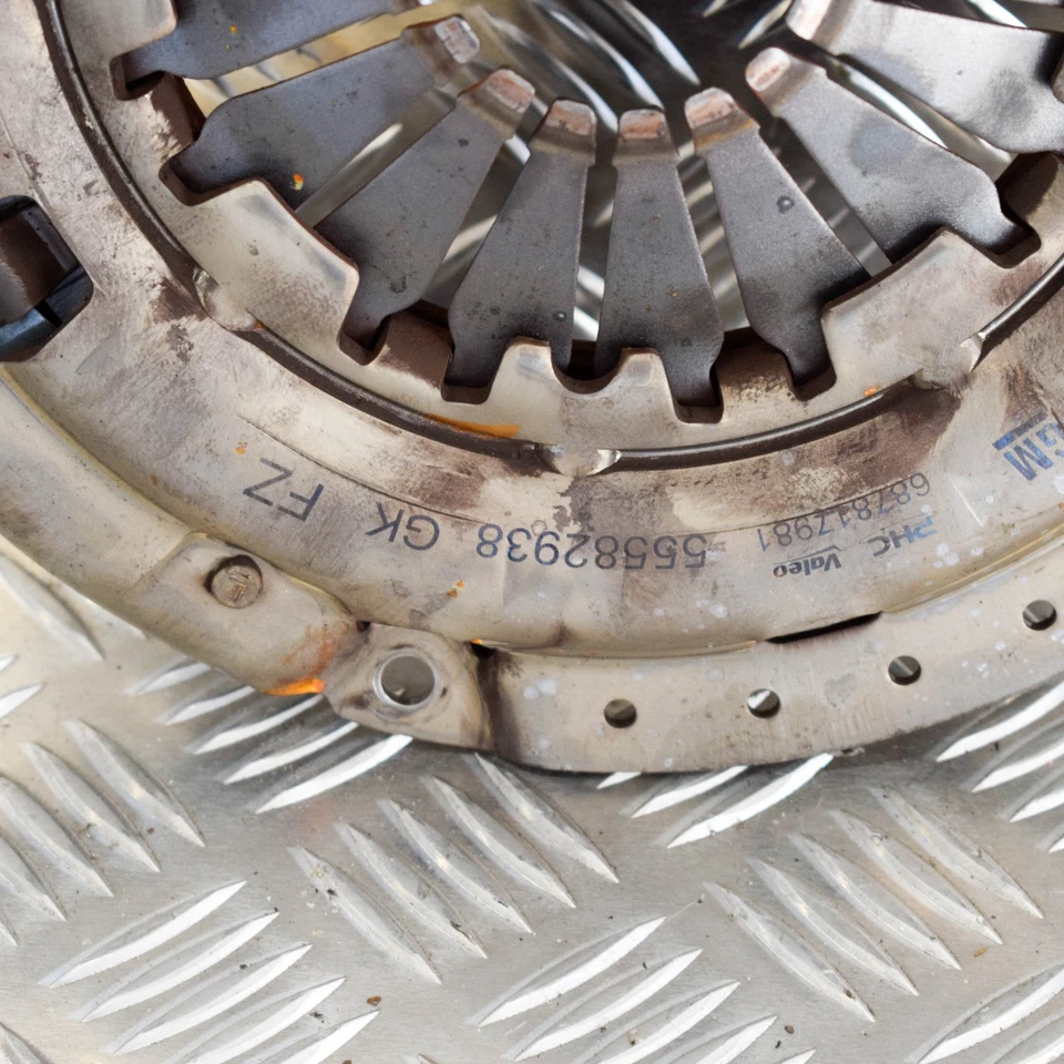 OPEL Vauxhall MOKKA Kupplung 1.6i 85 kW Druckplatte 687817981 55582938 2017 - Bild 2 von 4