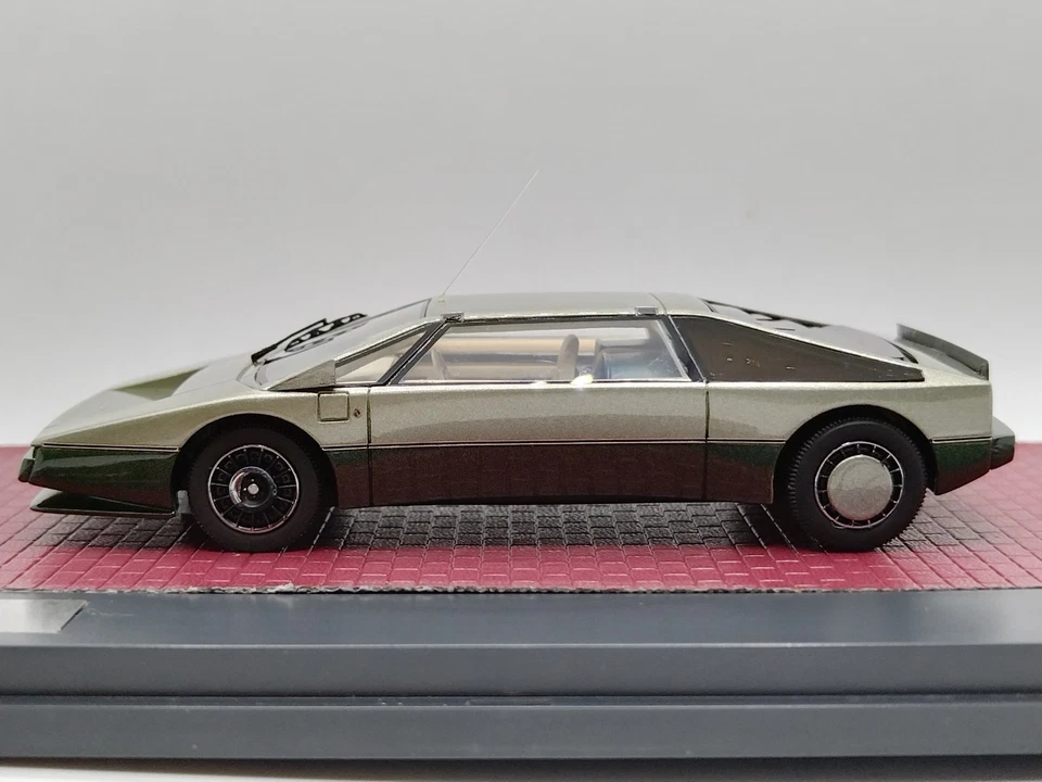 MATRIX 1/43 Aston Martin Bulldog Concept 1980 Metallic Green . Very Rare.  - Image 3 of 4