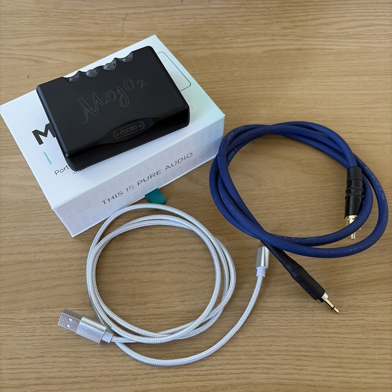 Chord Mojo 2 Portable DAC/Headphone Amplifier + coax, w/ box