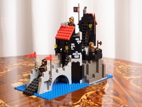 LEGO #6075 Castle Wolfpack Tower 1992 Ghost 100% COMPLETE WITH MANUAL (no box)