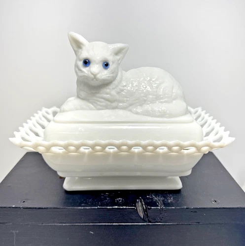 Vintage Westmoreland Milk Glass Cat Basket Dish Lattice Rim Blue Eyes