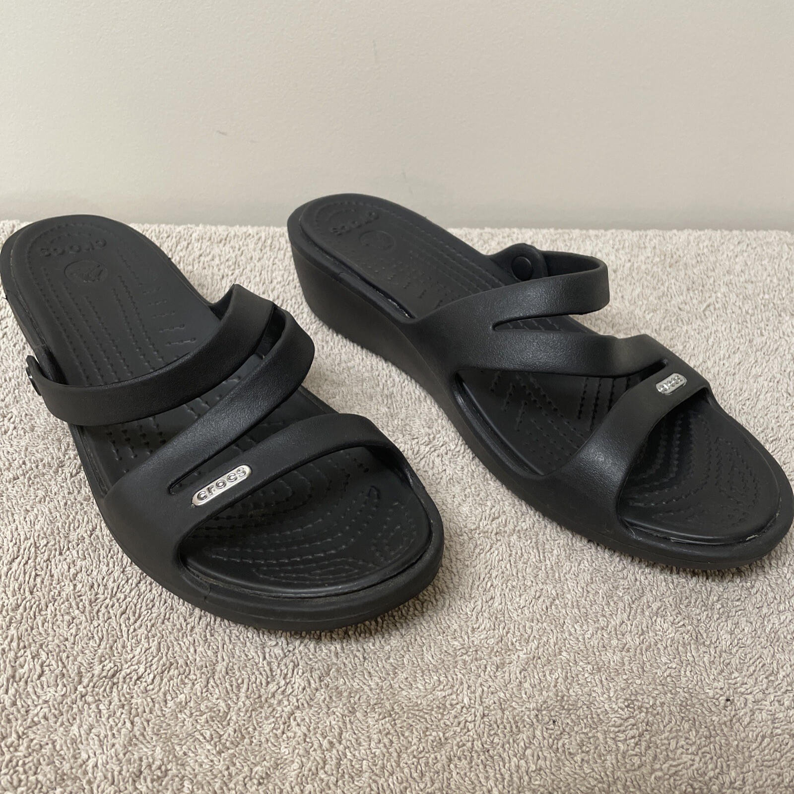 Crocs Patricia wedge black sandals size Women’s Size 9 Gem