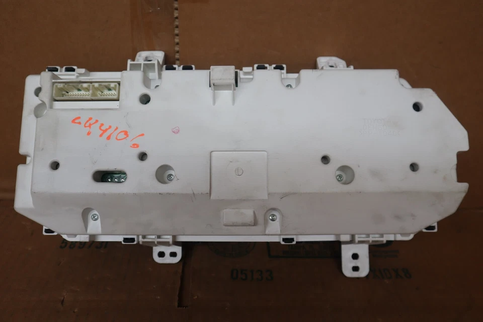 Painel medidor de velocidade cabeça de instrumento Toyota Avalon 2007 fabricante de equipamento original 121.121 milhas - Imagem 2 de 4