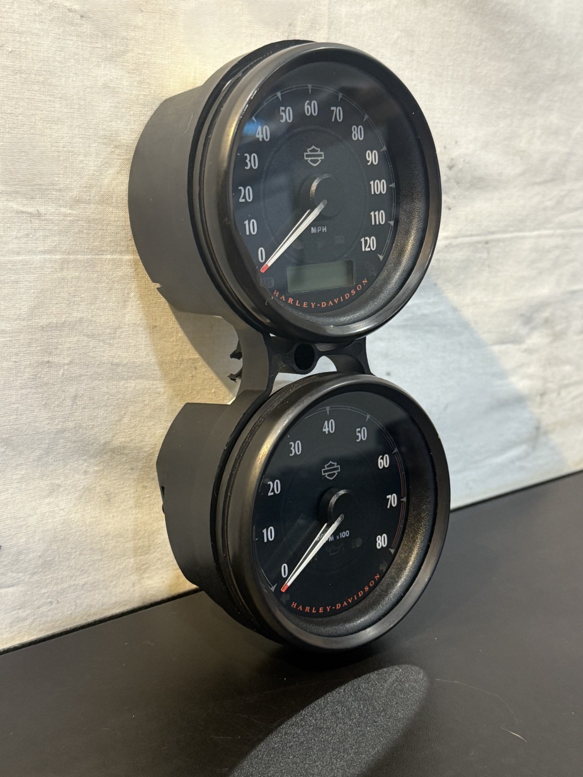 2016-17 HD DYNA LOW RIDER S SPEEDO & TACH GAUGES & GAUGE MOUNT 67000011 70900669