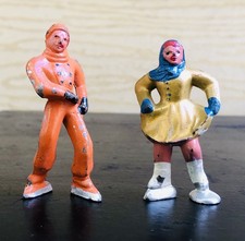 Barclay MANOIL Ice Skaters Pair of Lead Figurines  1930-40's 