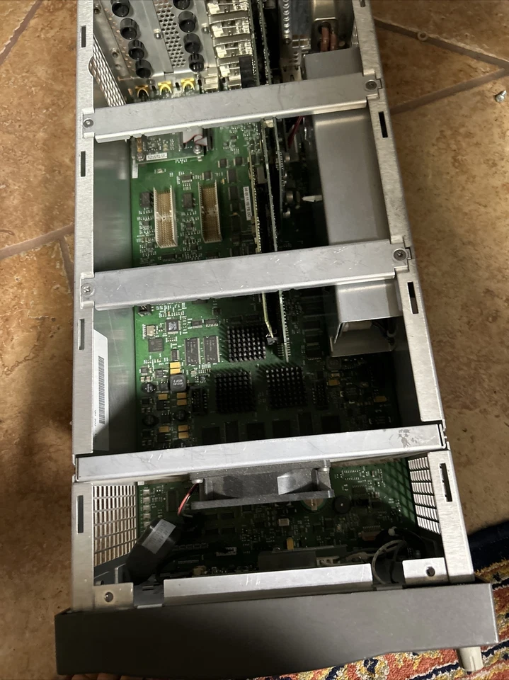 Monitor multiformato Tektronix WFM 7120 WFM7120 OPT: HD DDe sin alimentación Su Foto 2 de 4