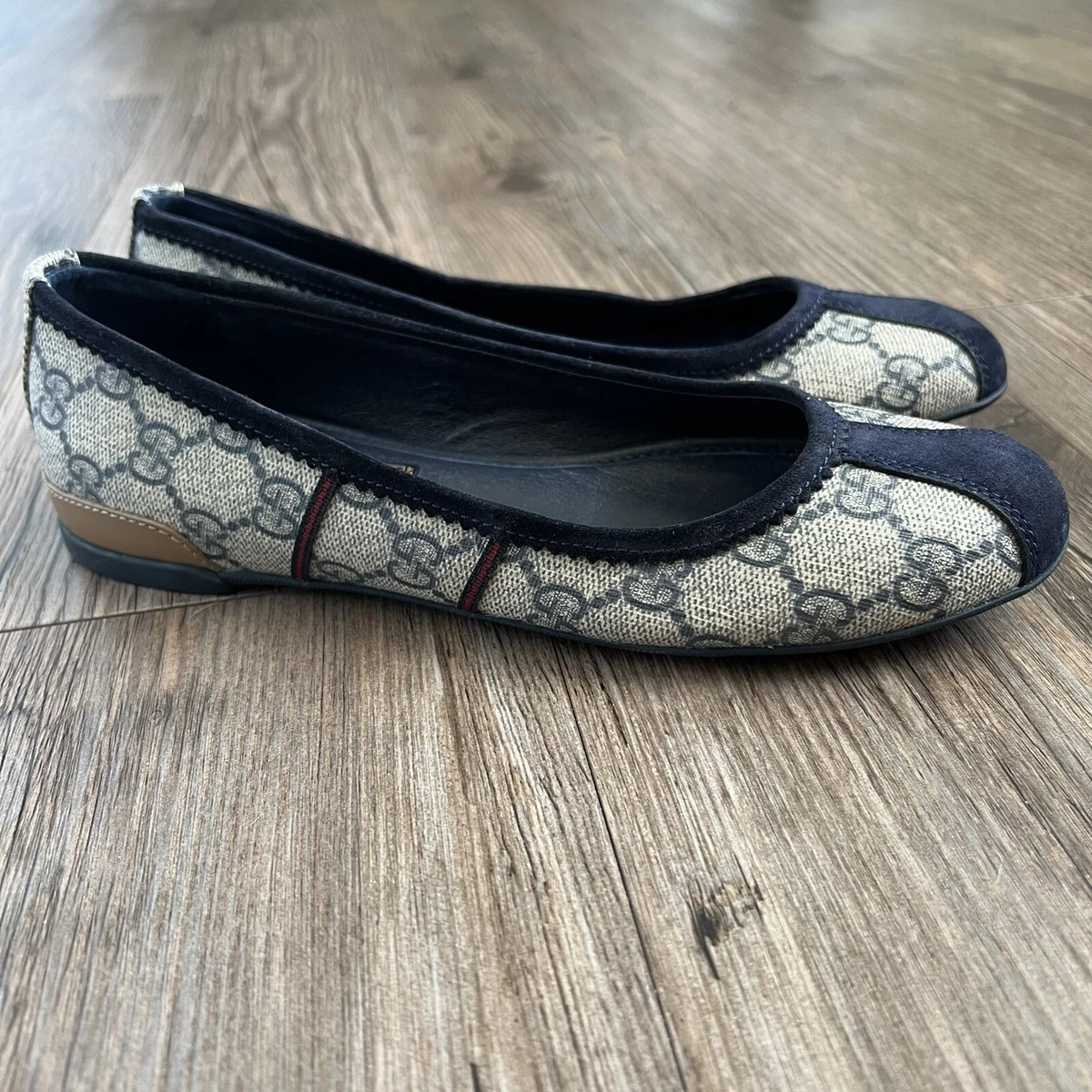 Gucci Women s Beige Navy GG Canvas Round Toe Ballet Flats Size
