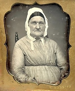Very Early 1/6th Daguerreotype Old Woman by L. Babbitt Full Case