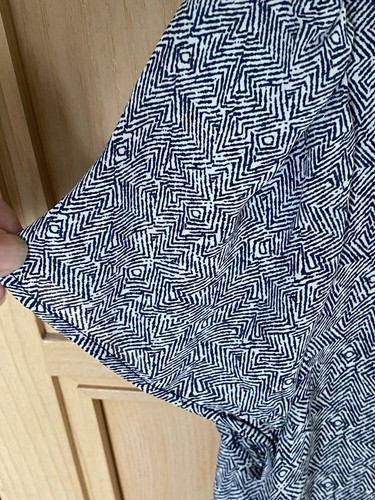 Joie Silk Navy Blue Print Blouse Size Small - Picture 2 of 8