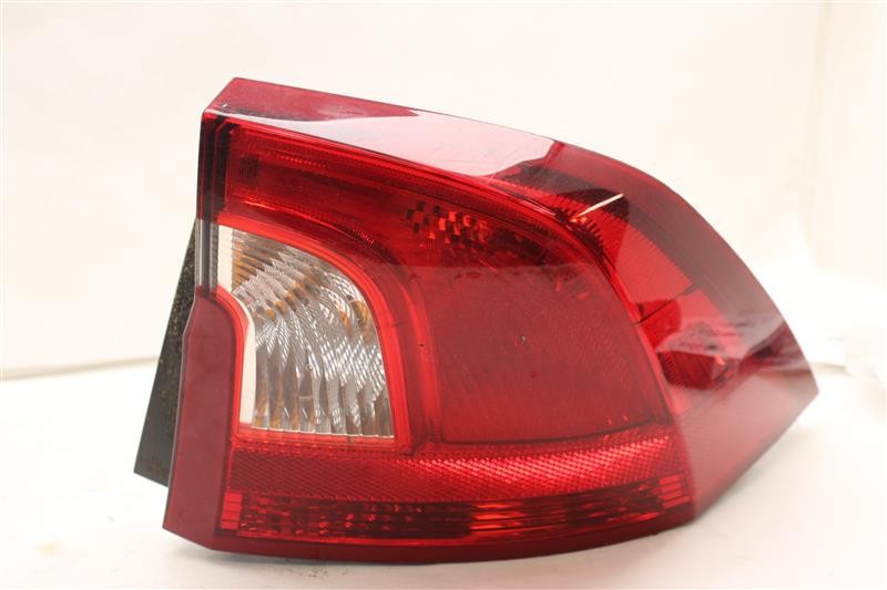 OUTER TAIL LIGHT LAMP Volvo S60 XC60 11 12 13 14 15 Right 1351680