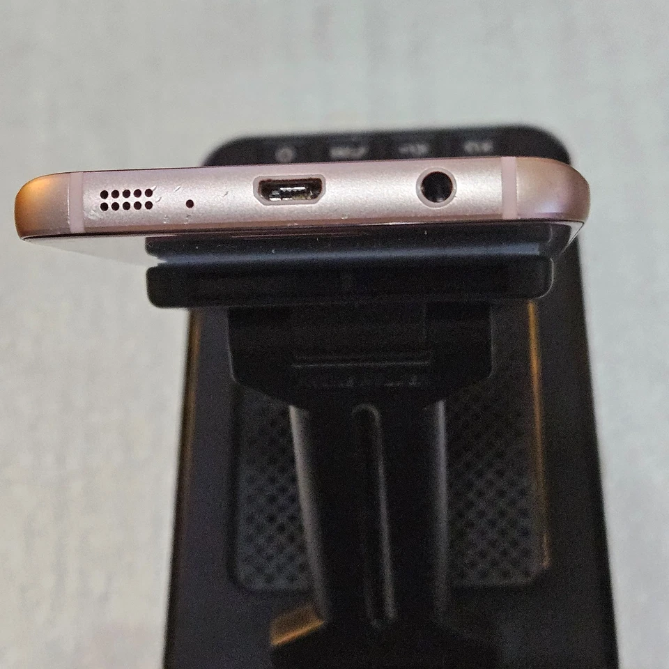 Samsung SM-G930V Galaxy S7 Network locked/Verizon Smartphone 32gb gold Pink - Image 4 of 4