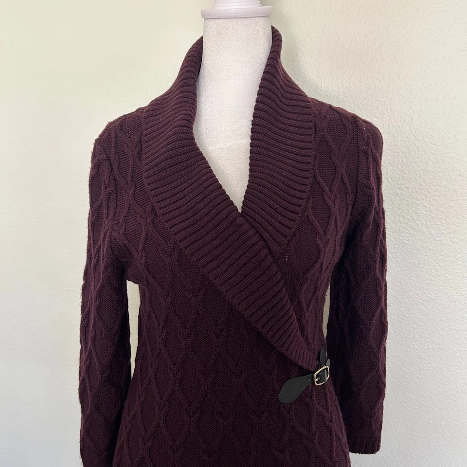 Vestido Suéter Ellen Tracy Púrpura Tejido con Cable Talla PM Mantón Cuello Hebilla Detalle Foto 4 de 4