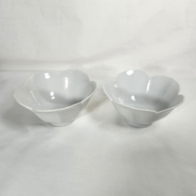 Vtg Lotus Shaped Porcelain Rice Bowl White Flower Petal Dish (Set of 2) 1970's