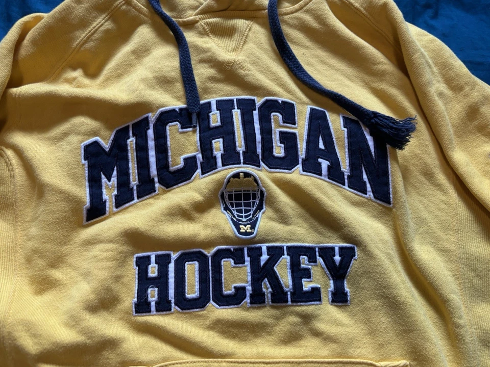 Moletom com capuz Michigan Wolverines hóquei masculino grande amarelo Champion Yost - Imagem 2 de 4
