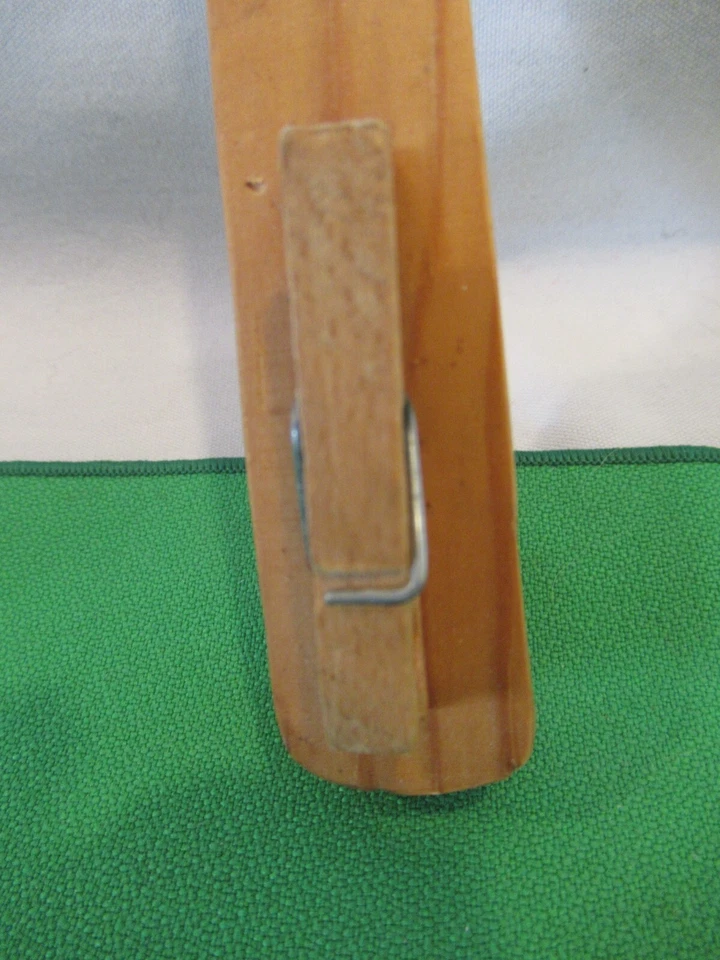 VINTAGE HANDMADE HONEY DO LIST WOOD CLOTHES PIN HOLDER GAG GIFT - Image 2 of 4