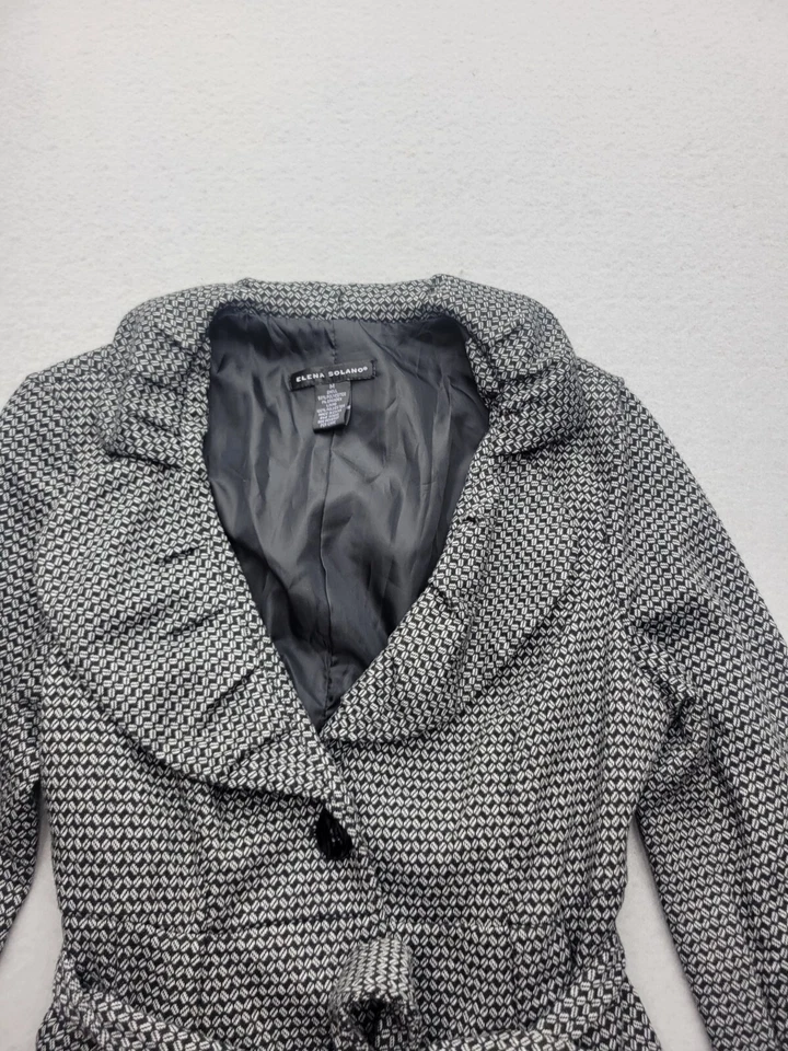 Chaqueta para mujer Elena Solano mediana negra/blanca solapa con volantes cinturón botón corto Foto 2 de 4