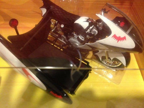diecast 1:12 1966 TV Batman Batcycle Set/Sidecar Hot Wheels (O Batman) nuovo con scatola nuovo - Foto 5 di 7