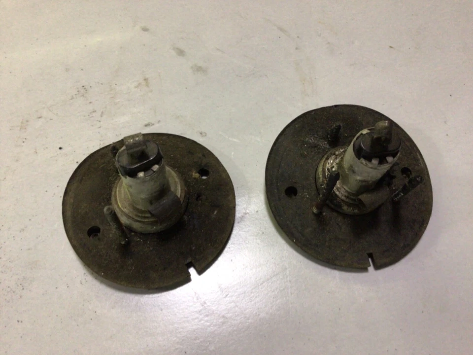 Triumph Spitfire Juego de Carcasas de Luz Marcadora con Botas de Goma L760 / L761 Foto 3 de 4