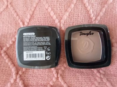 2 Stück DOUGLAS Mattifying Powder, mattierend, Nr. 4 Deep beige, NEU/versiegelt