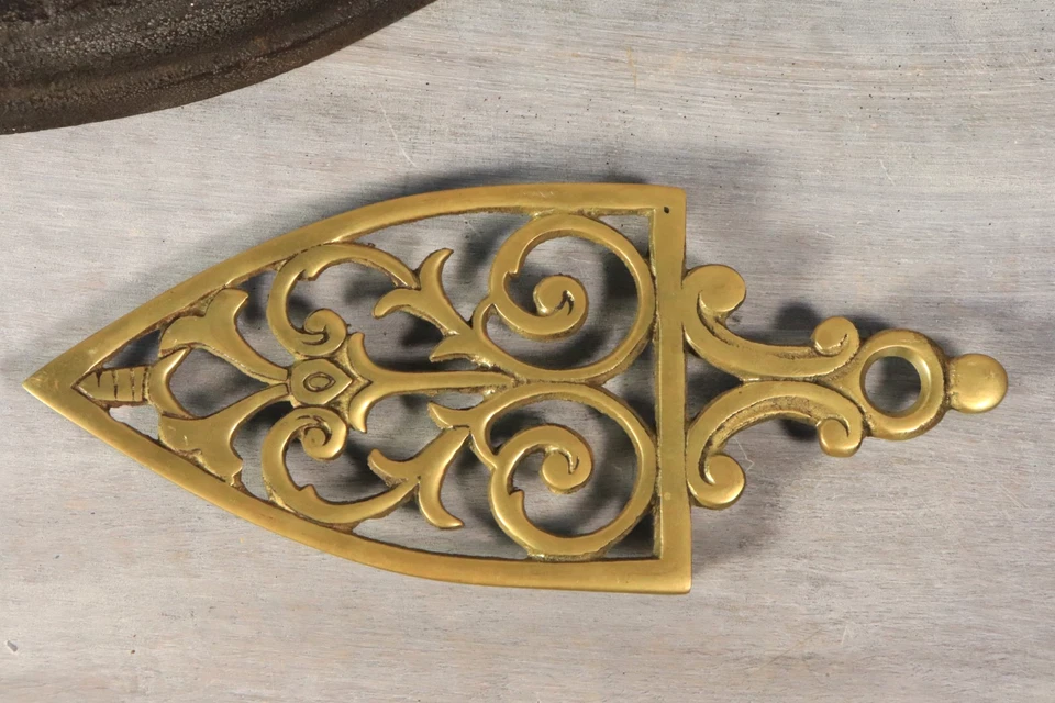 Fer à Repasser Ancien en Fonte avec Support Repose Fer en Bronze Laiton Fin XIXè - Photo 3/4