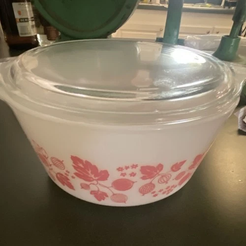 Pyrex White Pink Gooseberry Casserole With Lid Vintage