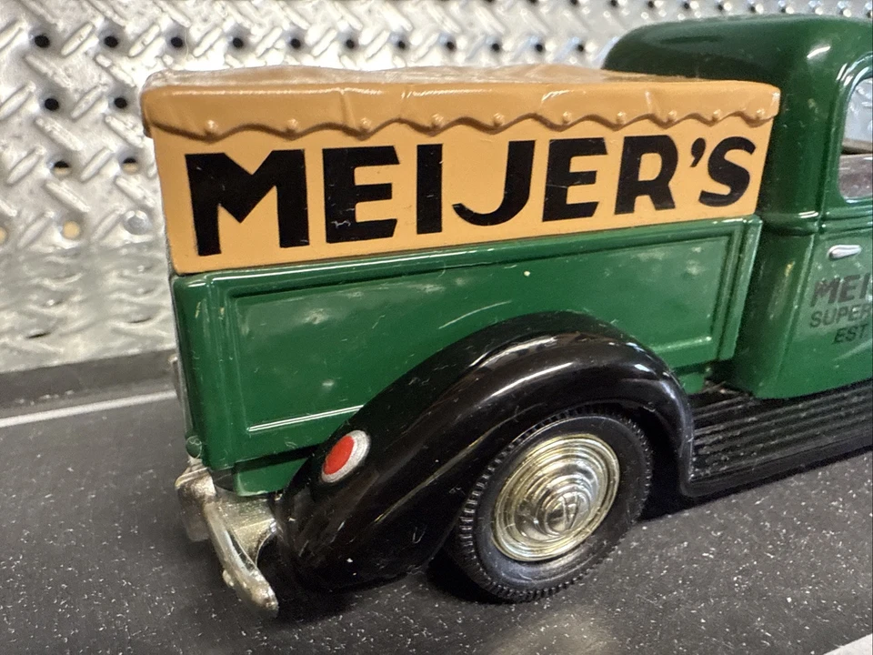 Liberty 1940 Ford Pickup Hemmings Motor News Die-Cast escala 1/25 banco de monedas y llave Foto 4 de 4