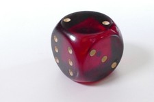 DDR Würfel - Rot durchscheinend 3,4 x 3,4cm Kunstharz Gewicht: ca. 44g.