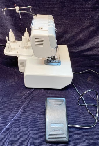 Janome 1110DX Overlocker Easy Threading Solid Metal Base Plate Ergonomic Design - Picture 5 of 11