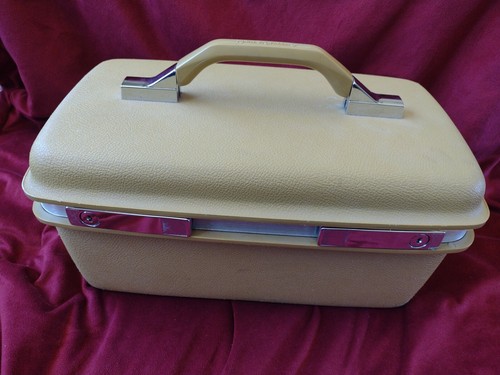 Vintage Royal Traveller Train Makeup 