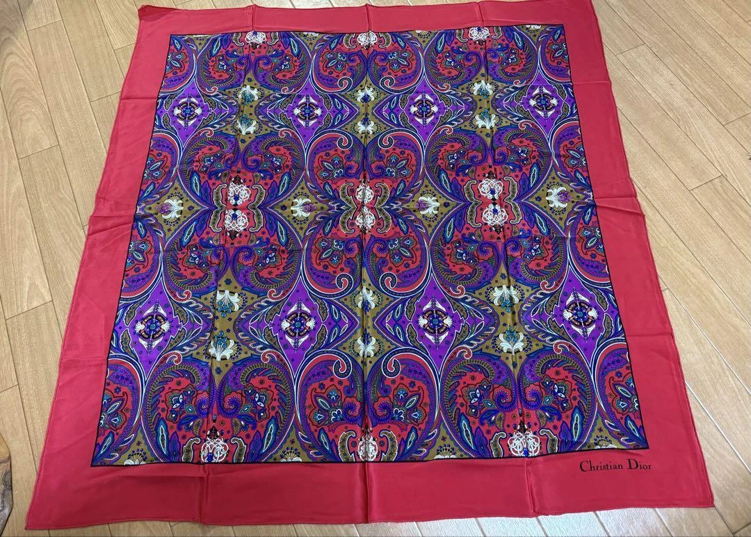 Authentique foulard Christian Dior motif cachemire rouge violet 91 cm du Japon