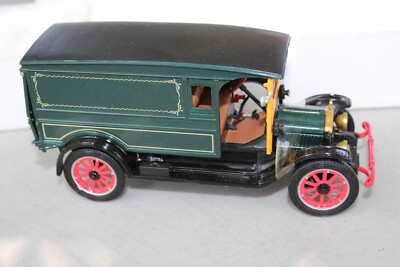 Signature Models #32320 1920 White Delivery Van 1:32 Scale JB