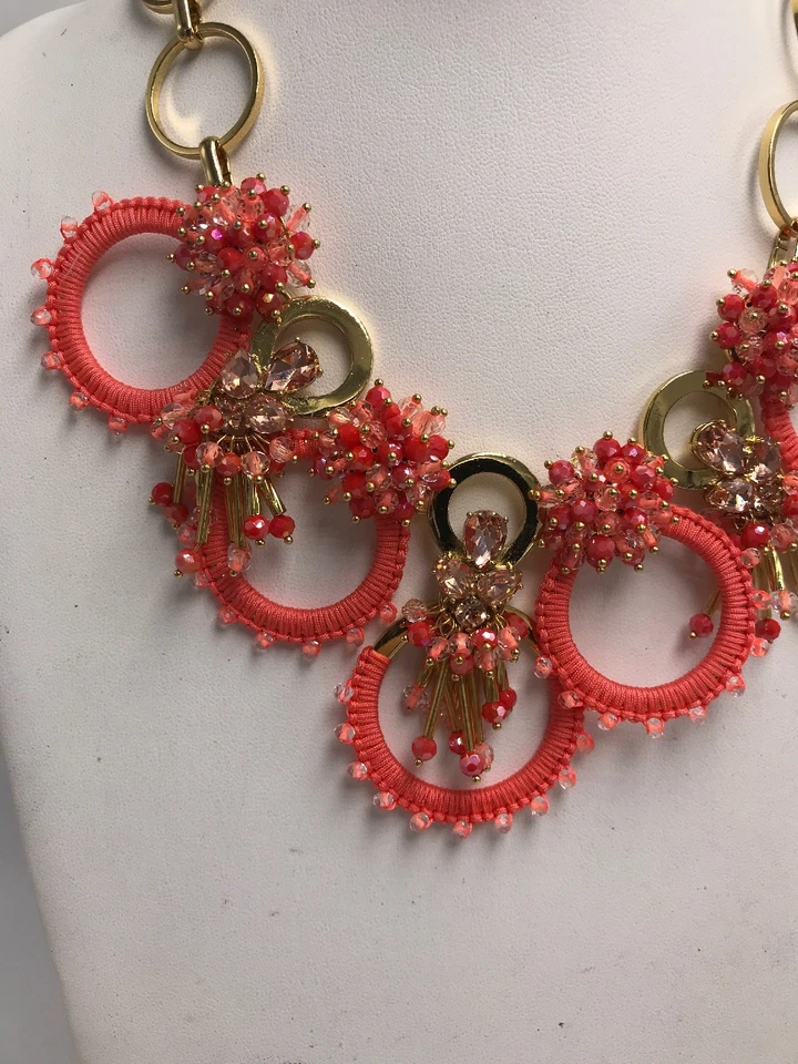Collar KS22 $148 Kate Spade ENVUÉLVELO PIEDRA CORAL Y CUENTAS Foto 4 de 4