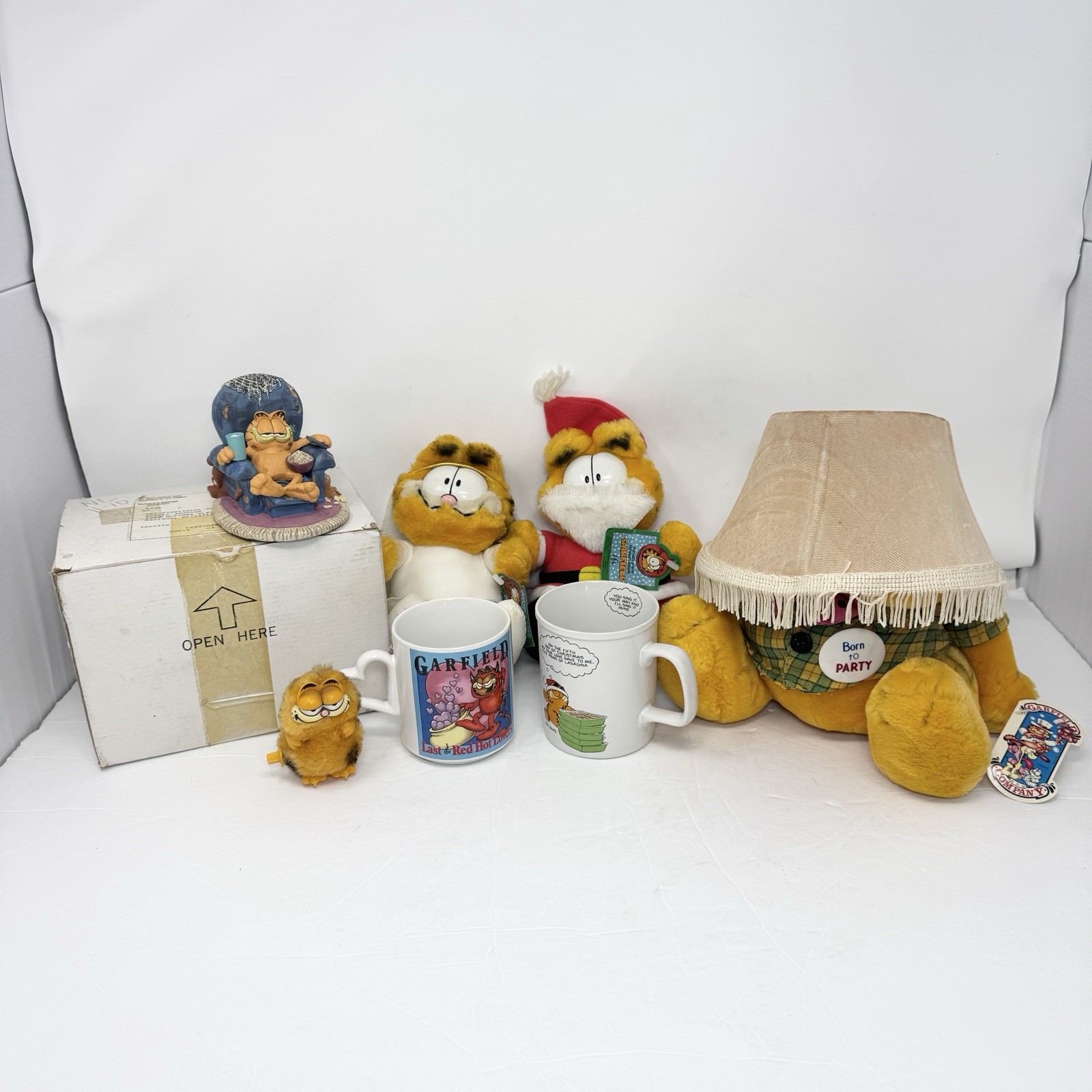 Vintage Garfield Lot Of Plushies, Mugs, And More 7pc McDonald’s Toys Lamp Shade