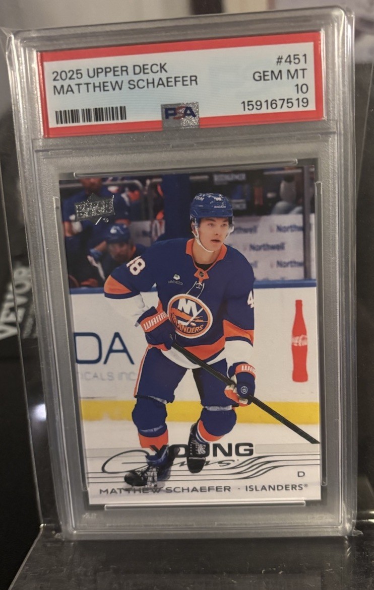2025-26 Matthew Schaefer Upper Deck Series 2 #451 Young Guns PSA 10