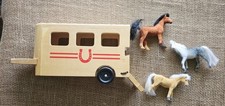 Melissa And Doug Wooden Horse Trailer  3 Flocked Horses