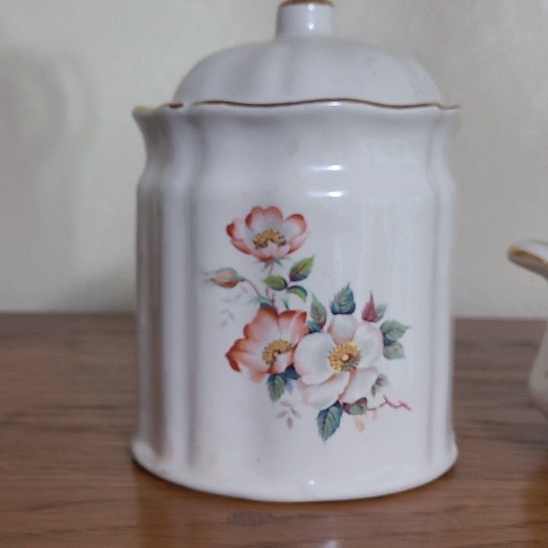 Set Of 2 White Ceramic Floral Jar w/ Lid Handle Glossy Gold Trim 7in W x 5in H