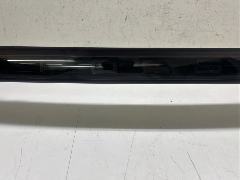 Porsche Cayenne 2019-2023 luz trasera LED puerta trasera central 9Y0945081AL daños Foto 3 de 4