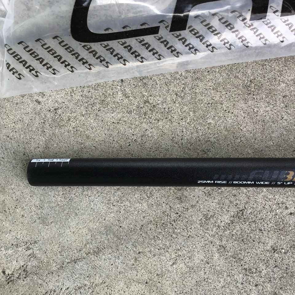 Chromag Fubars OSX Handlebar 25mm Rise 31.8mm Clamp 800mm Width Black Aluminum - Image 2 of 4