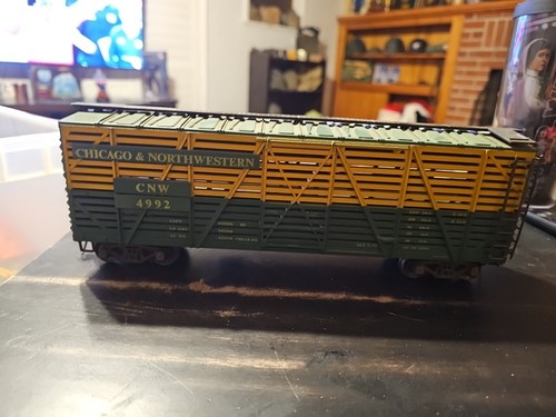 Atlas 2-Rail: Stock Car, 40' "Chicago & Northwestern" Cane 4992 Green & Yellow | Zustand: Used