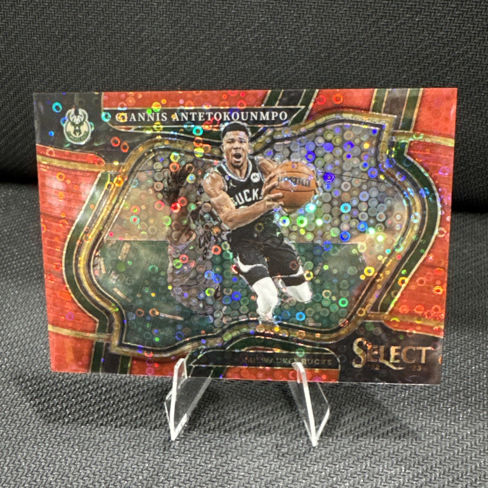2022-23 Panini Select Courtside Giannis Antetokounmpo #261 Red Disco Prizm /49
