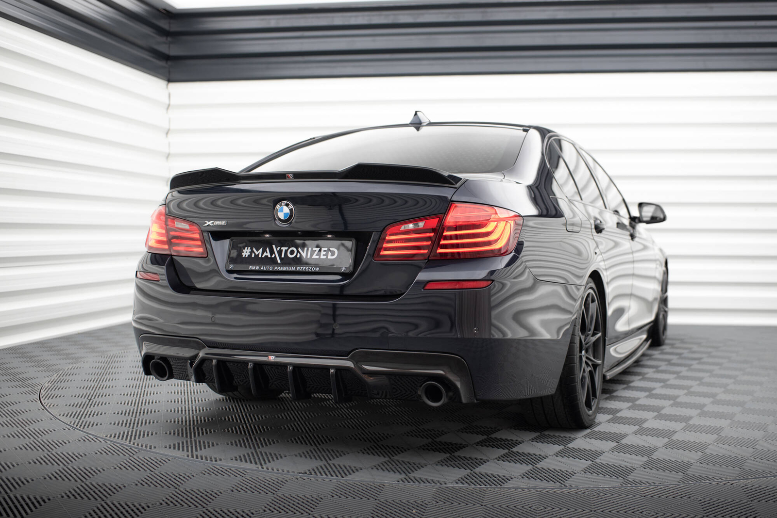 Heck Ansatz Diffusor V.2 für BMW 5er M-Paket F10 F11 Einzelauspuff li. re. sch