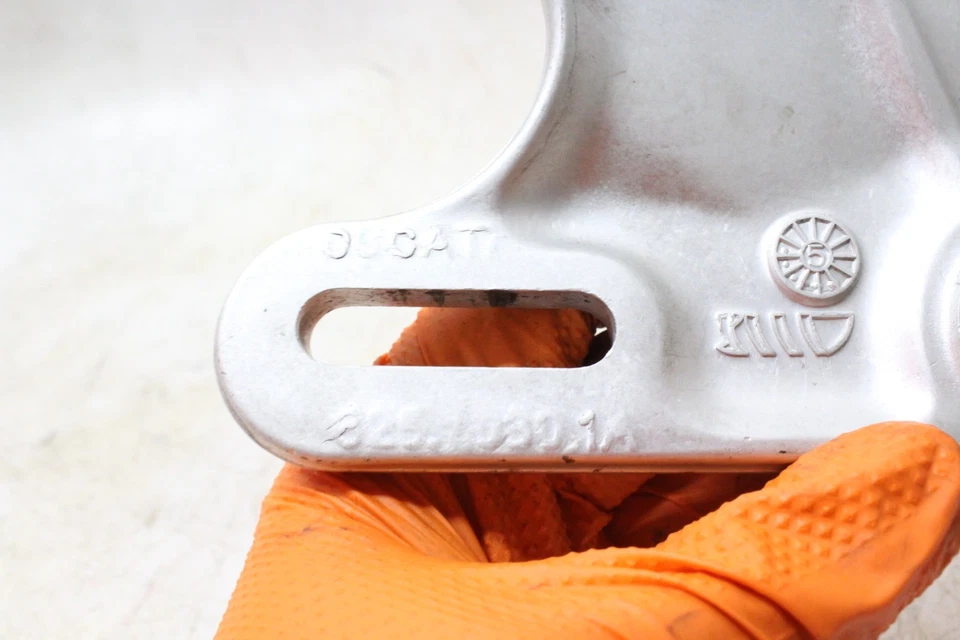 Ducati Monster 750 2000 OEM pinza de freno trasero suspensión soporte de montaje trasero Foto 4 de 4