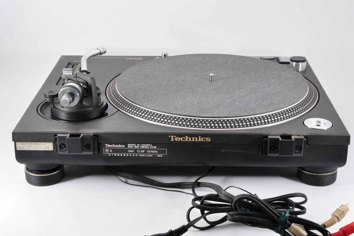 Technics SL-1200MK3 Black Direct Drive DJ Turntable w/Cover Technics SL-1200MK3 Black Direct Drive DJ Turntable w/Cover
