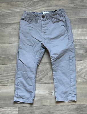 Schöne graue Hose von Vertbaudet in Gr. 74