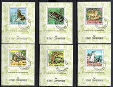Komoren Briefmarken Sammlung alle 26 Sätze mit Block und 2 Sonderausgaben.